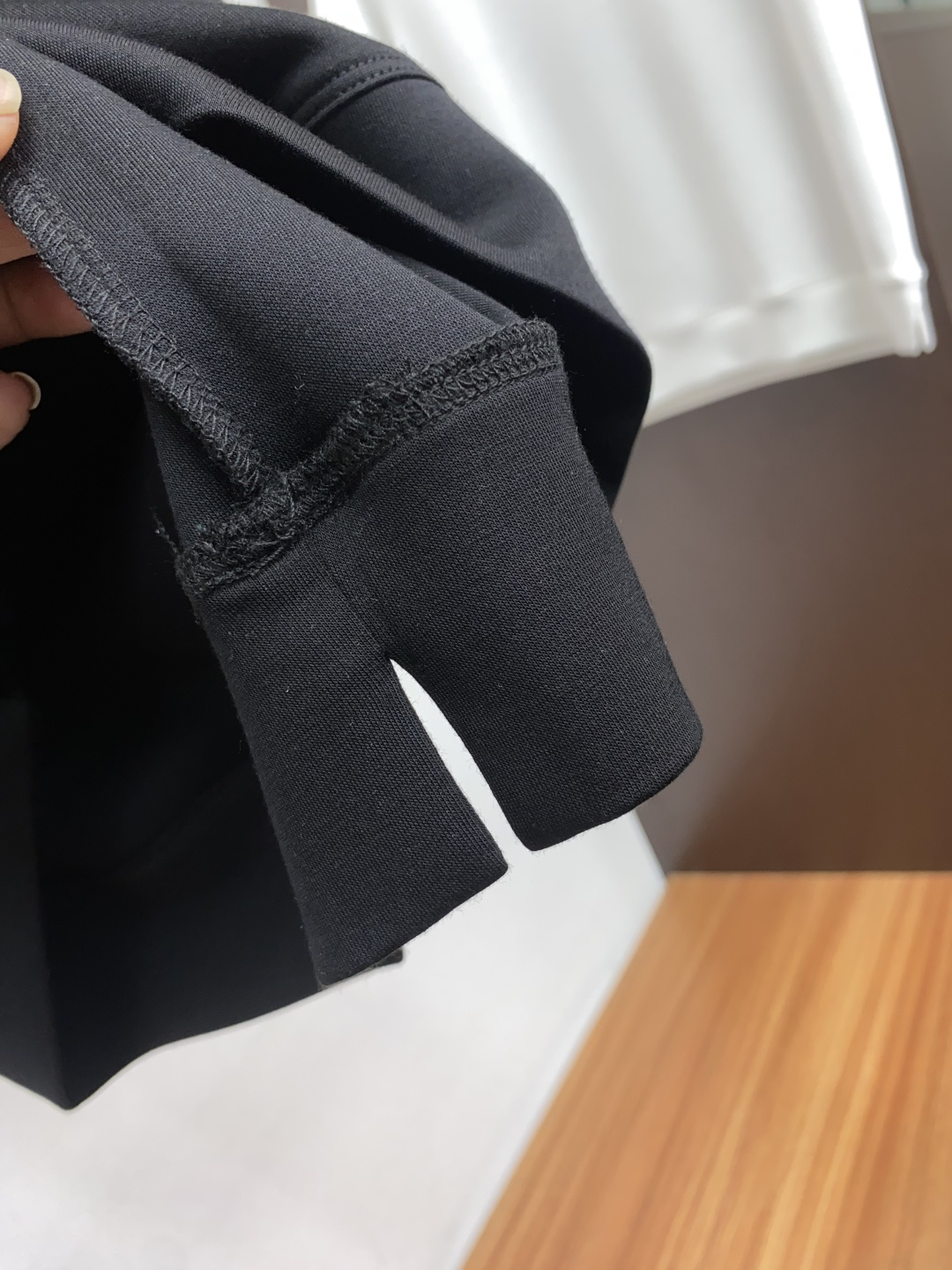  迪奥 2025秋冬专柜新款 时尚休闲打底衫短袖T恤，精选莫代尔空气棉 精致原版logo打造，舒适性与透