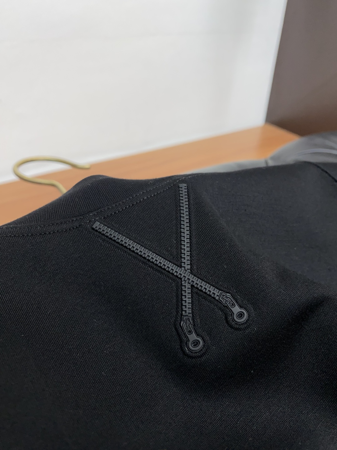  迪奥 2025秋冬专柜新款 时尚休闲打底衫短袖T恤，精选莫代尔空气棉 精致原版logo打造，舒适性与透