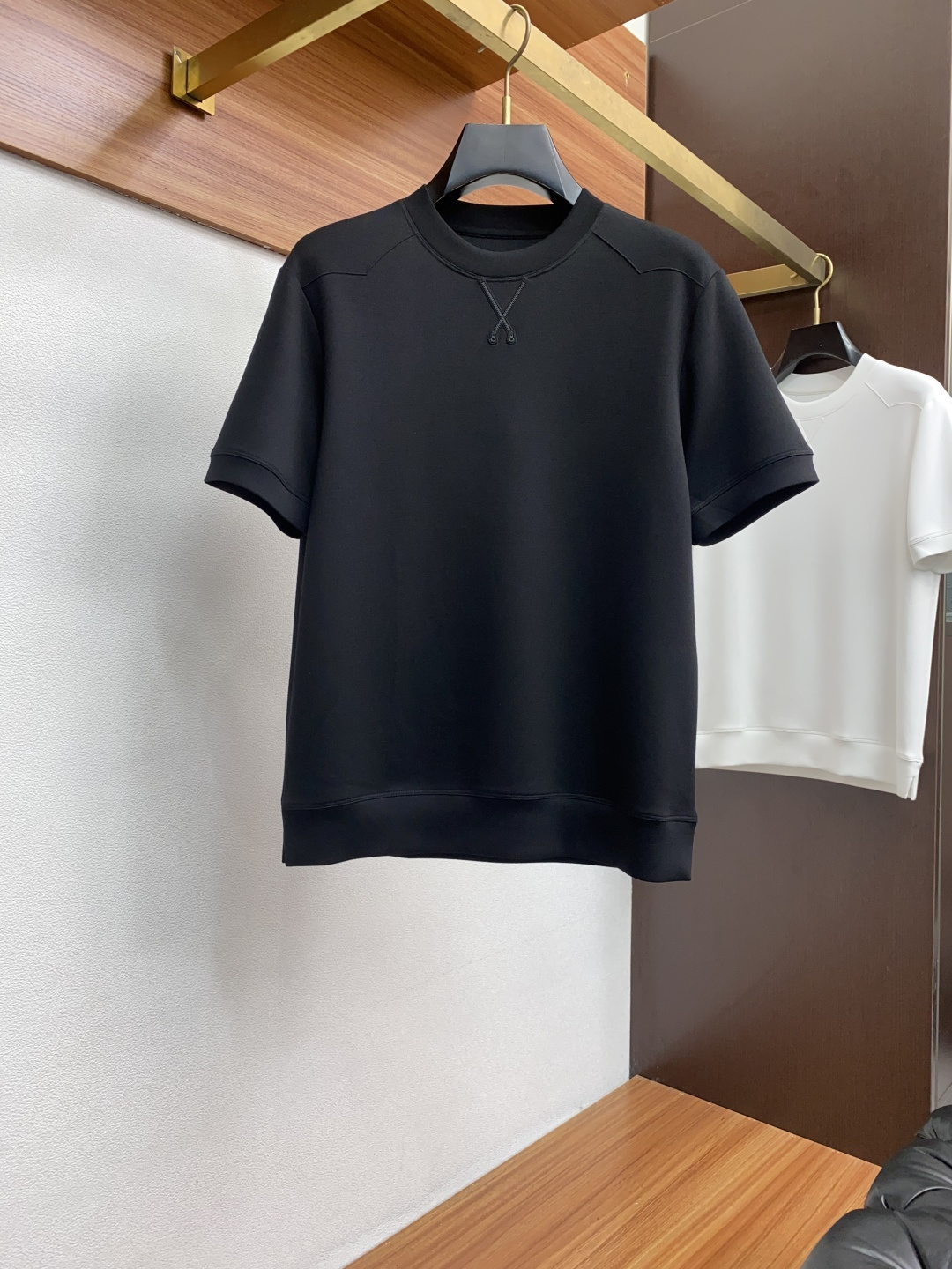  迪奥 2025秋冬专柜新款 时尚休闲打底衫短袖T恤，精选莫代尔空气棉 精致原版logo打造，舒适性与透