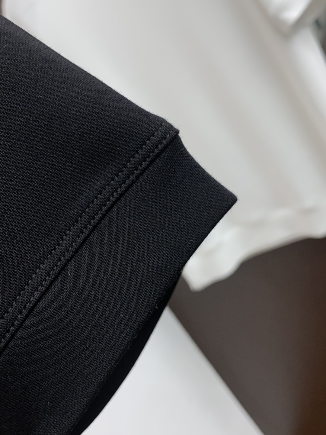  迪奥 2025秋冬专柜新款 时尚休闲打底衫短袖T恤，精选莫代尔空气棉 精致原版logo打造，舒适性与透