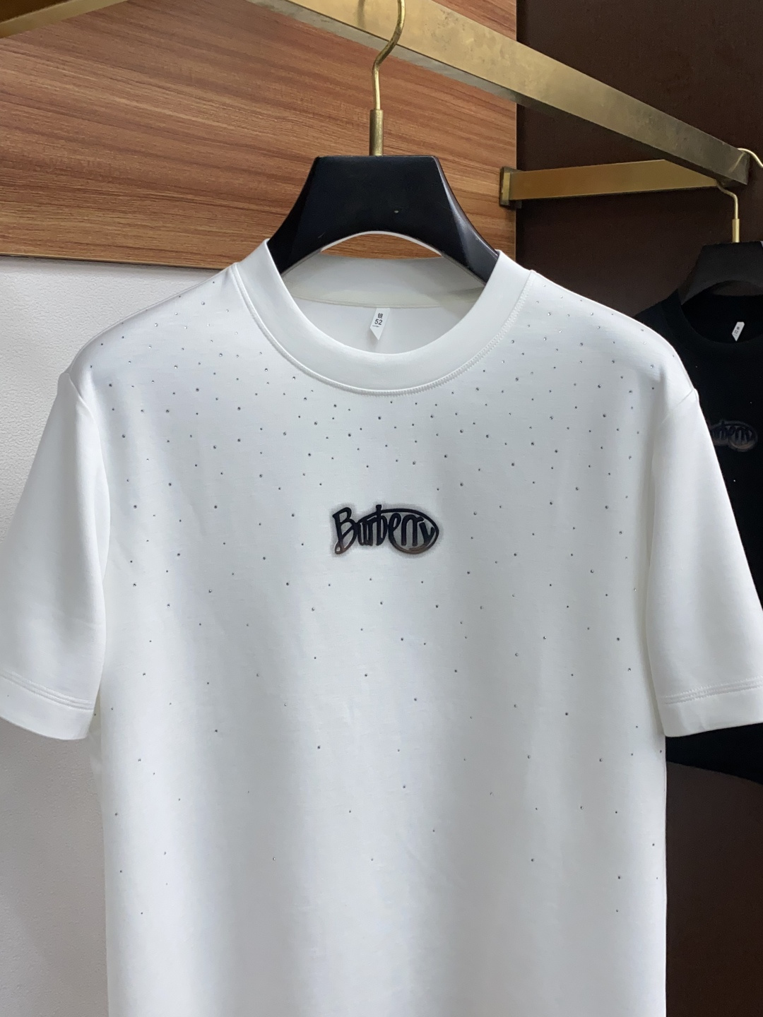 巴宝莉 2025秋冬专柜新款 时尚休闲打底衫短袖T恤，精选莫代尔空气棉 精致原版logo打造，舒适性与透