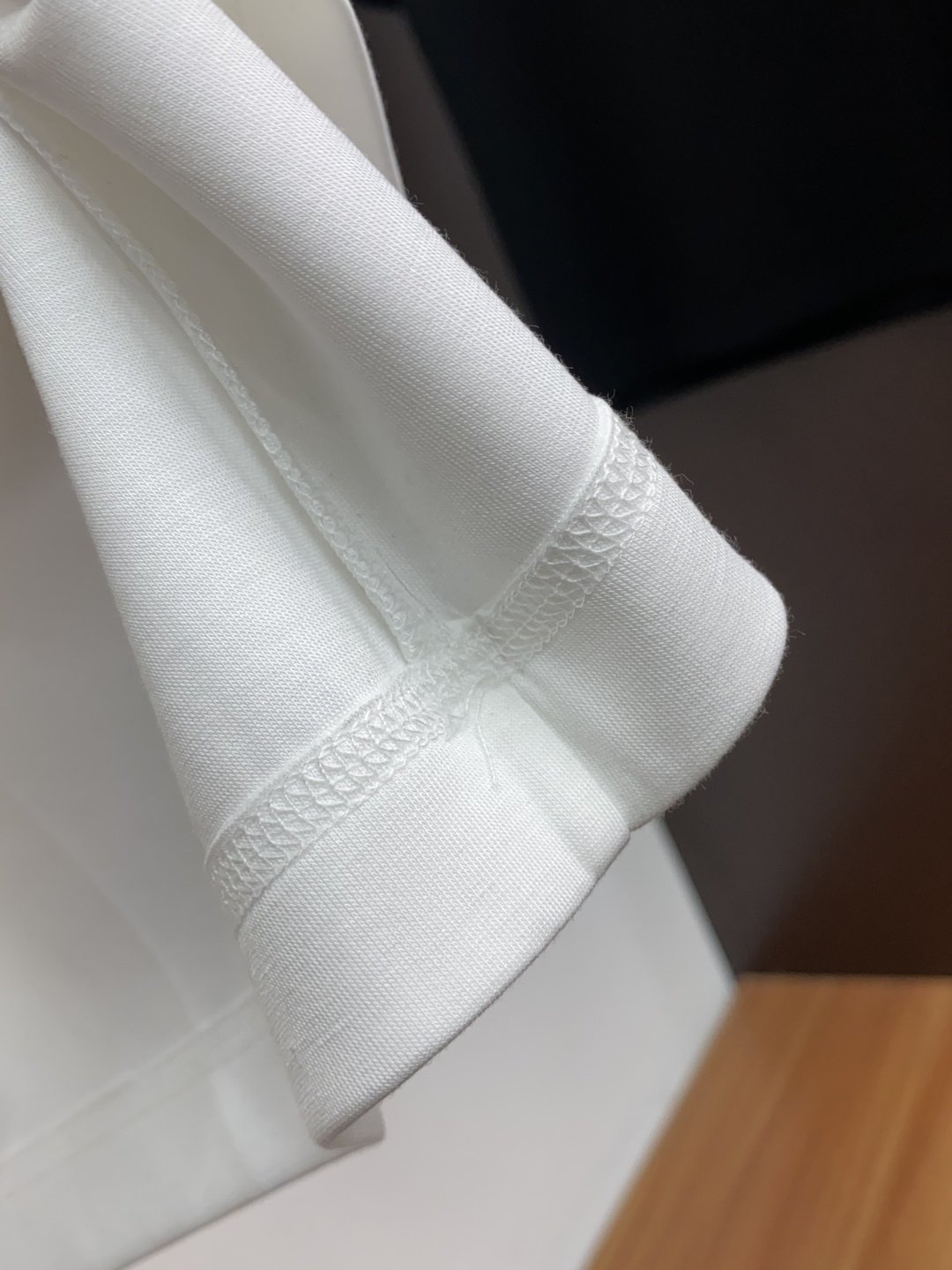 巴宝莉 2025秋冬专柜新款 时尚休闲打底衫短袖T恤，精选莫代尔空气棉 精致原版logo打造，舒适性与透