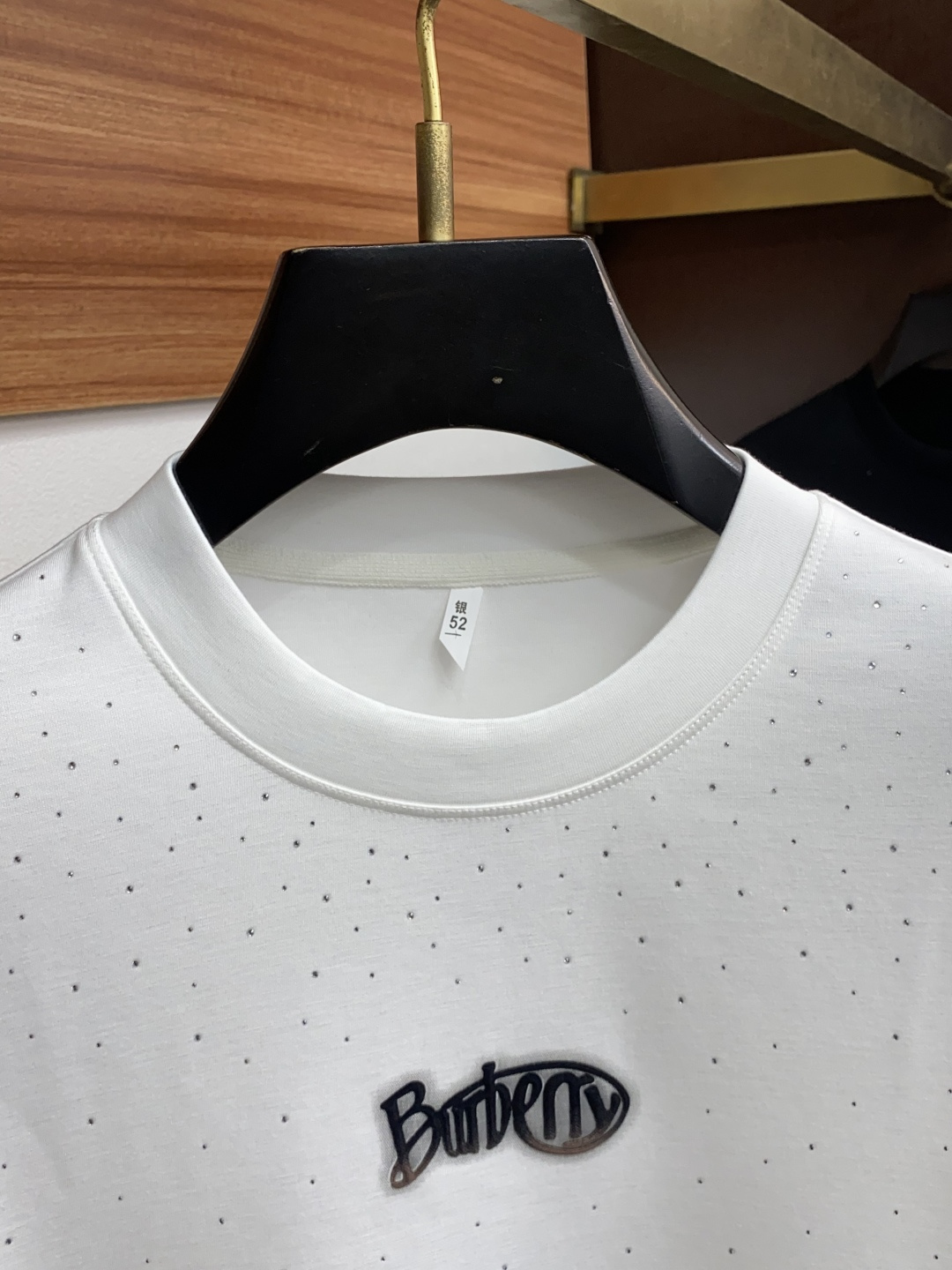 巴宝莉 2025秋冬专柜新款 时尚休闲打底衫短袖T恤，精选莫代尔空气棉 精致原版logo打造，舒适性与透