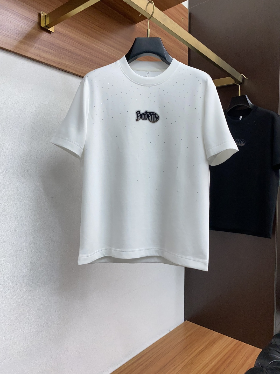 巴宝莉 2025秋冬专柜新款 时尚休闲打底衫短袖T恤，精选莫代尔空气棉 精致原版logo打造，舒适性与透