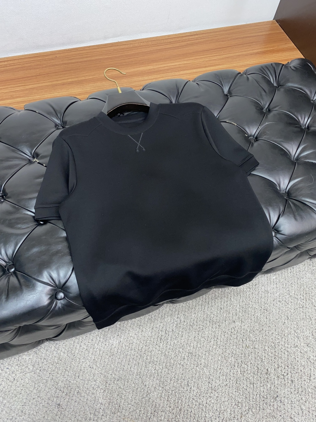  迪奥 2025秋冬专柜新款 时尚休闲打底衫短袖T恤，精选莫代尔空气棉 精致原版logo打造，舒适性与透