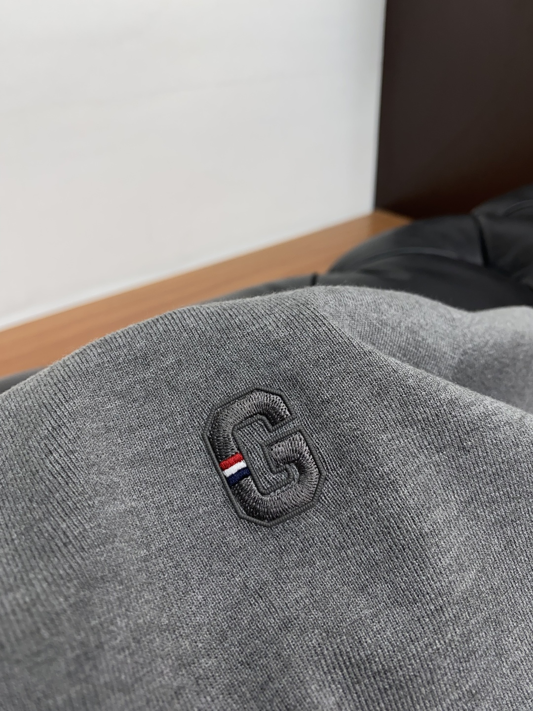  古奇 男士高端简约翻领加厚针织毛衣短袖 ，香港洋行渠道货，纯正血统品质，25年秋冬 新款，经典王牌系列