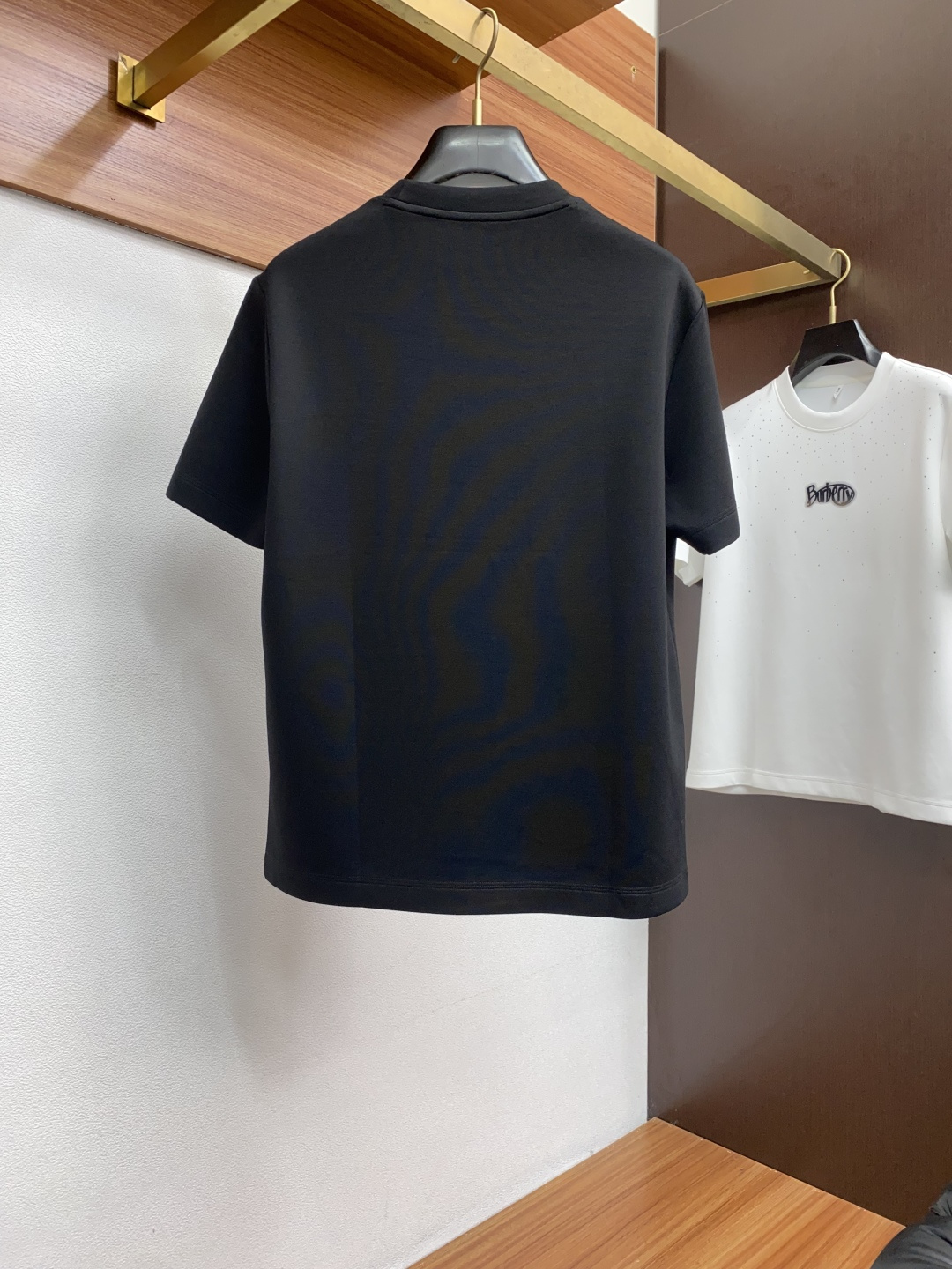  巴宝莉 2025秋冬专柜新款 时尚休闲打底衫短袖T恤，精选莫代尔空气棉 精致原版logo打造，舒适性与