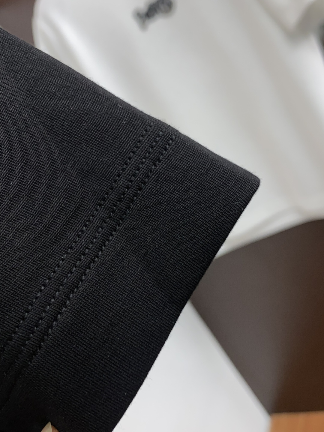  巴宝莉 2025秋冬专柜新款 时尚休闲打底衫短袖T恤，精选莫代尔空气棉 精致原版logo打造，舒适性与