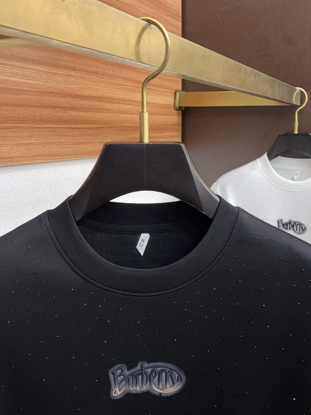  巴宝莉 2025秋冬专柜新款 时尚休闲打底衫短袖T恤，精选莫代尔空气棉 精致原版logo打造，舒适性与