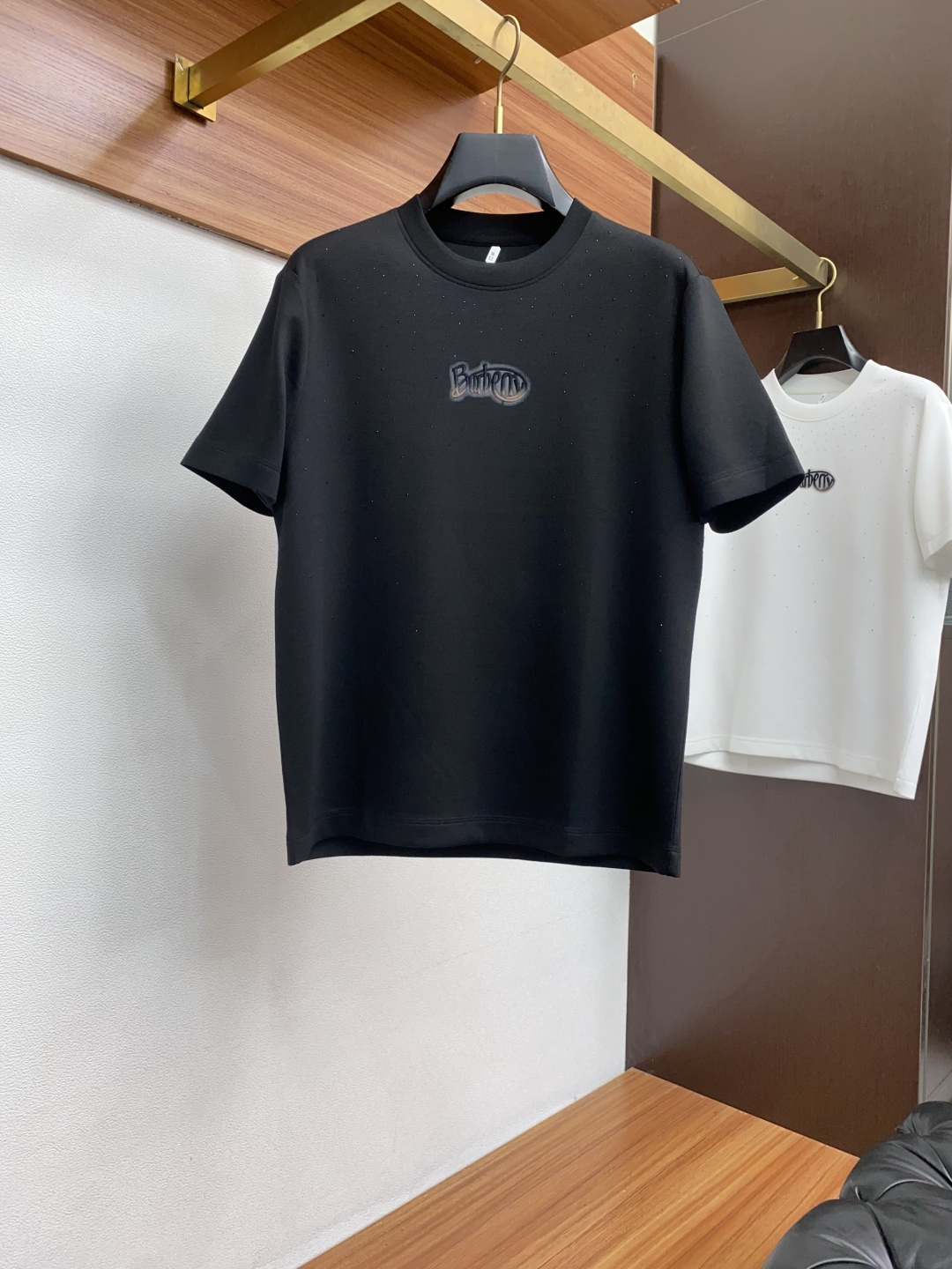  巴宝莉 2025秋冬专柜新款 时尚休闲打底衫短袖T恤，精选莫代尔空气棉 精致原版logo打造，舒适性与