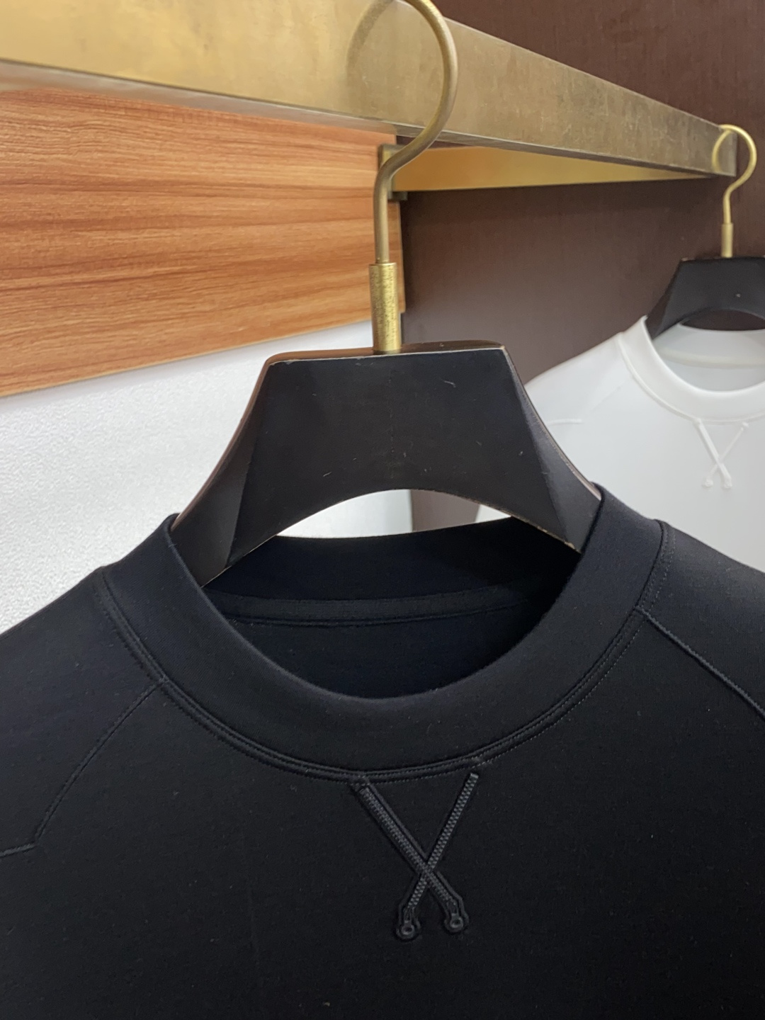  迪奥 2025秋冬专柜新款 时尚休闲打底衫短袖T恤，精选莫代尔空气棉 精致原版logo打造，舒适性与透