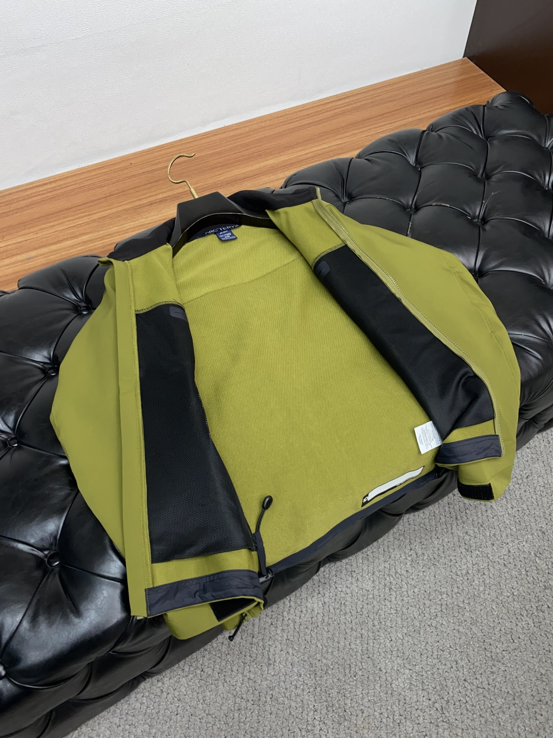 始祖鸟 官网同款，提前发售 2025ss秋冬 新款男士夹克外套，原单高端版本 专柜定制面料 透气舒适度高