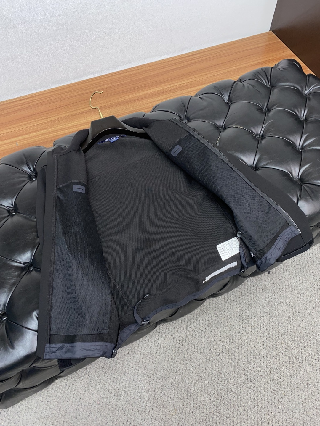 始祖鸟 官网同款，提前发售 2025ss秋冬 新款男士夹克外套，原单高端版本 专柜定制面料 透气舒适度高