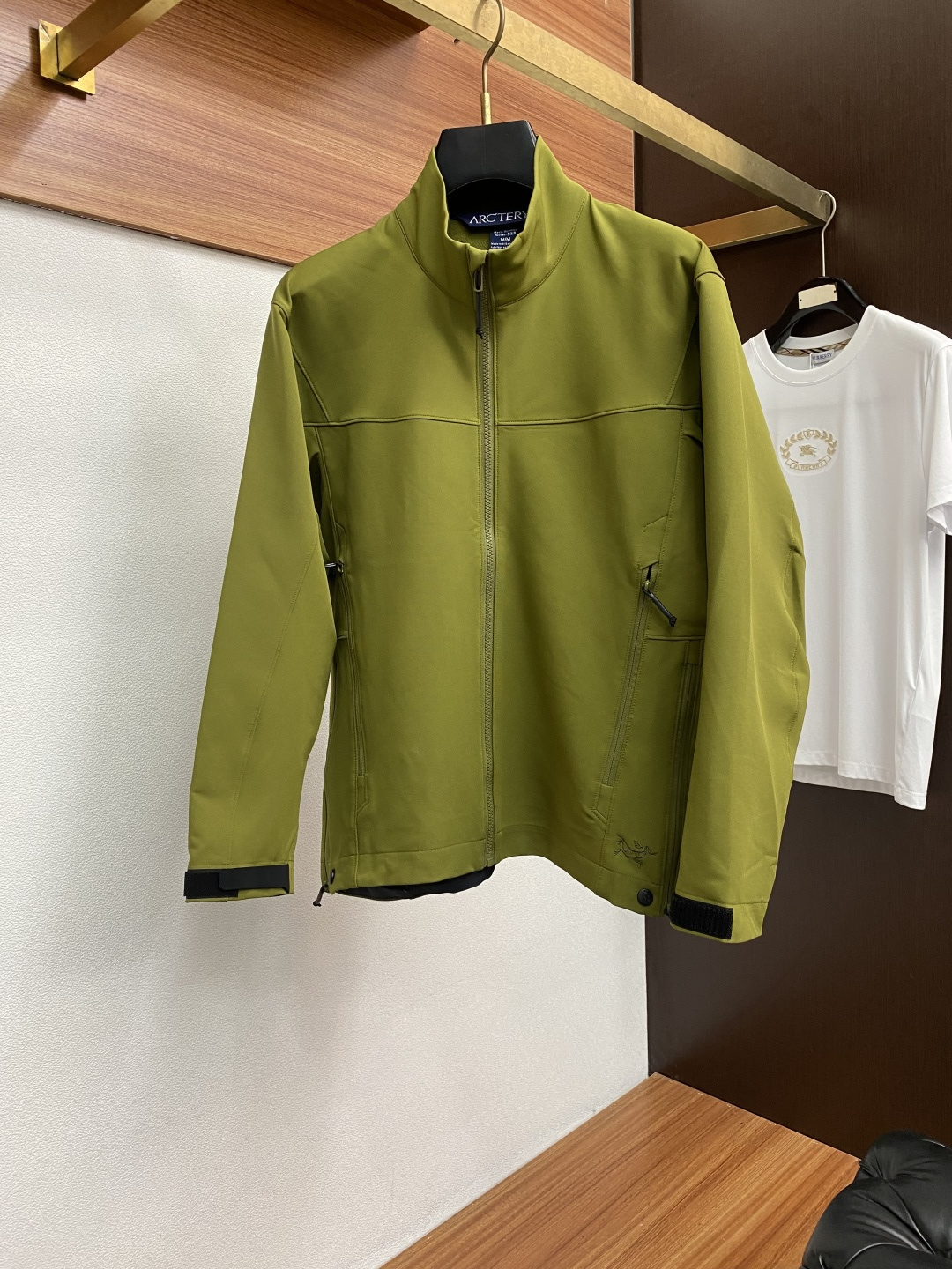 始祖鸟 官网同款，提前发售 2025ss秋冬 新款男士夹克外套，原单高端版本 专柜定制面料 透气舒适度高