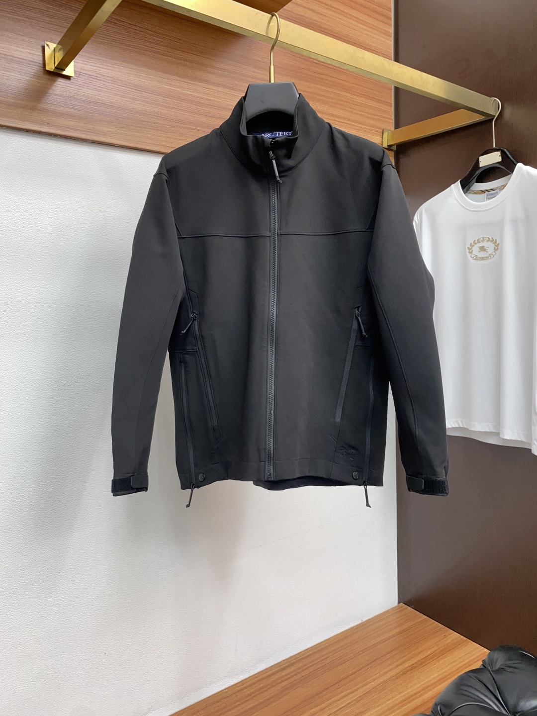 始祖鸟 官网同款，提前发售 2025ss秋冬 新款男士夹克外套，原单高端版本 专柜定制面料 透气舒适度高
