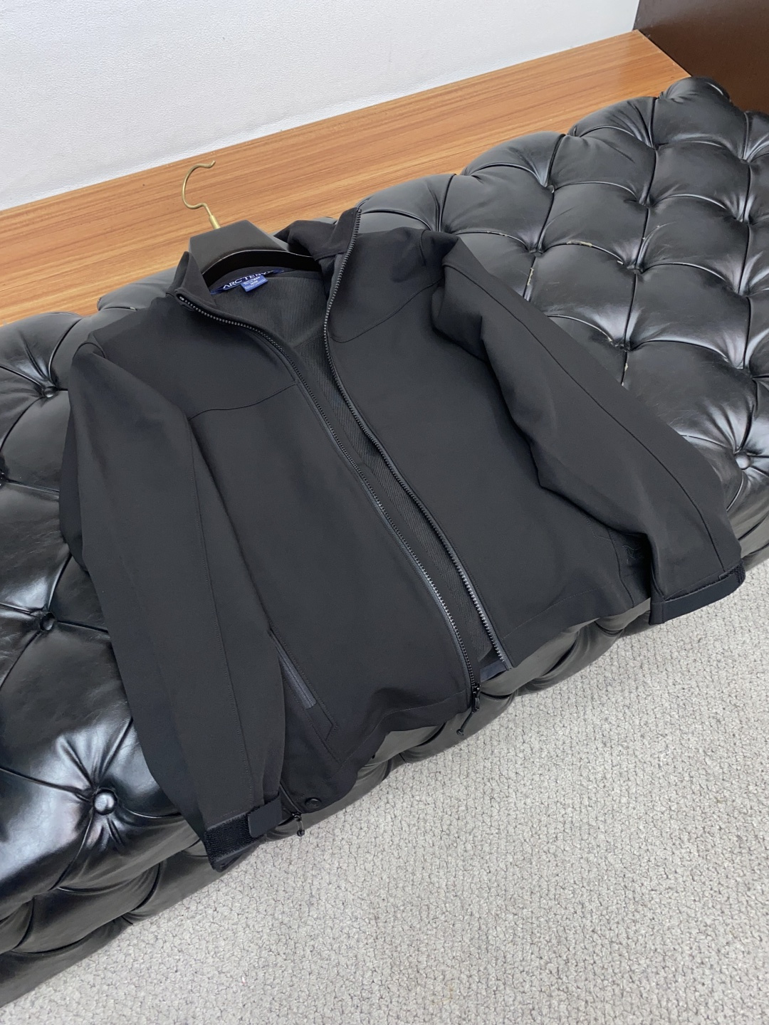 始祖鸟 官网同款，提前发售 2025ss秋冬 新款男士夹克外套，原单高端版本 专柜定制面料 透气舒适度高