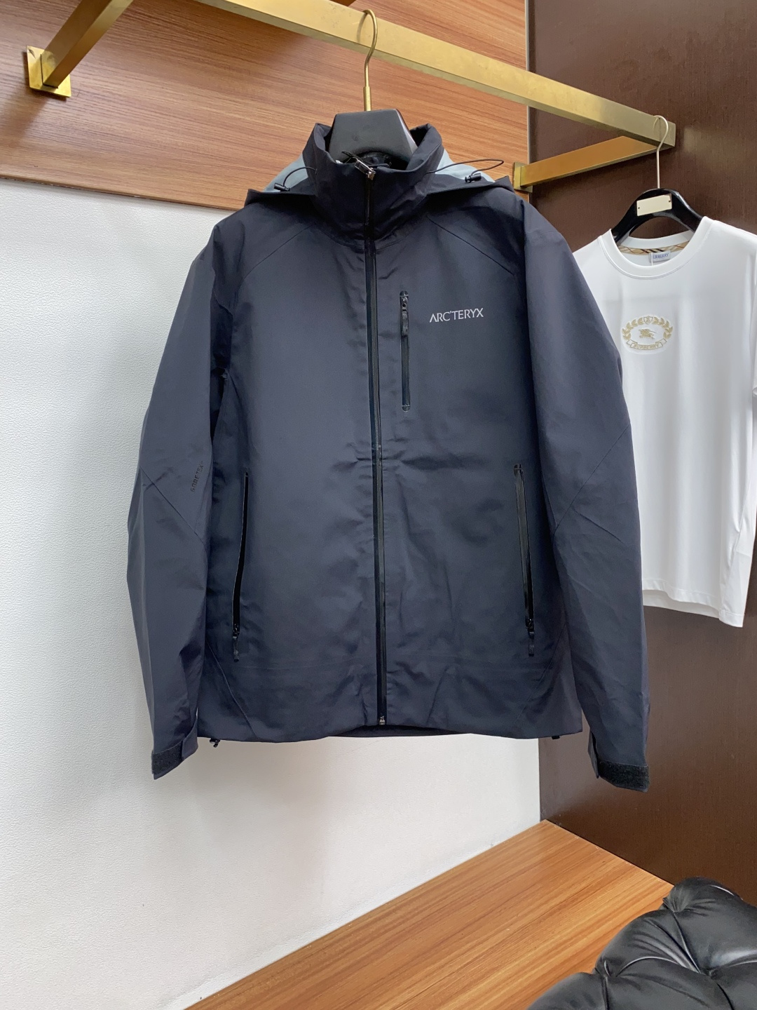 始祖鸟 官网同款，提前发售 2025ss秋冬 新款男士夹克外套，原单高端版本 专柜定制面料 透气舒适度高