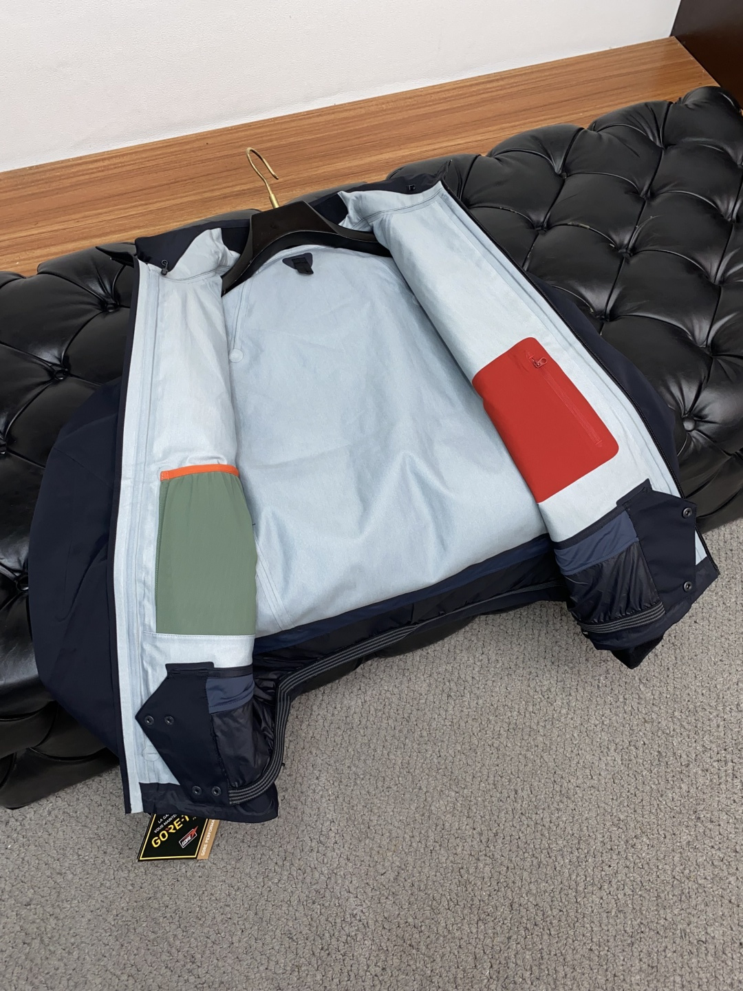 始祖鸟 官网同款，提前发售 2025ss秋冬 新款男士夹克外套，原单高端版本 专柜定制面料 透气舒适度高