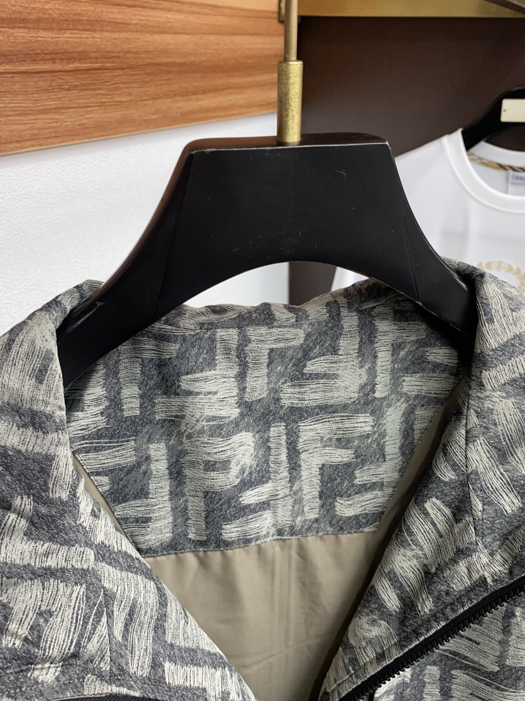 芬迪 25ss最新品 夹克外套，设计帅气有型！百搭必备单品，时尚潮牌， 轻松营造酷帅氛围感 ，高级感满满