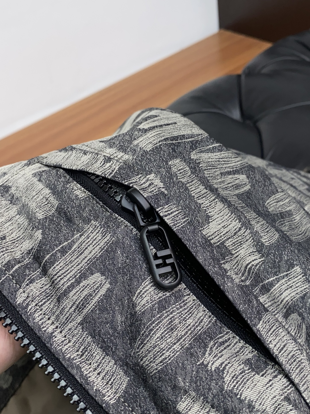 芬迪 25ss最新品 夹克外套，设计帅气有型！百搭必备单品，时尚潮牌， 轻松营造酷帅氛围感 ，高级感满满