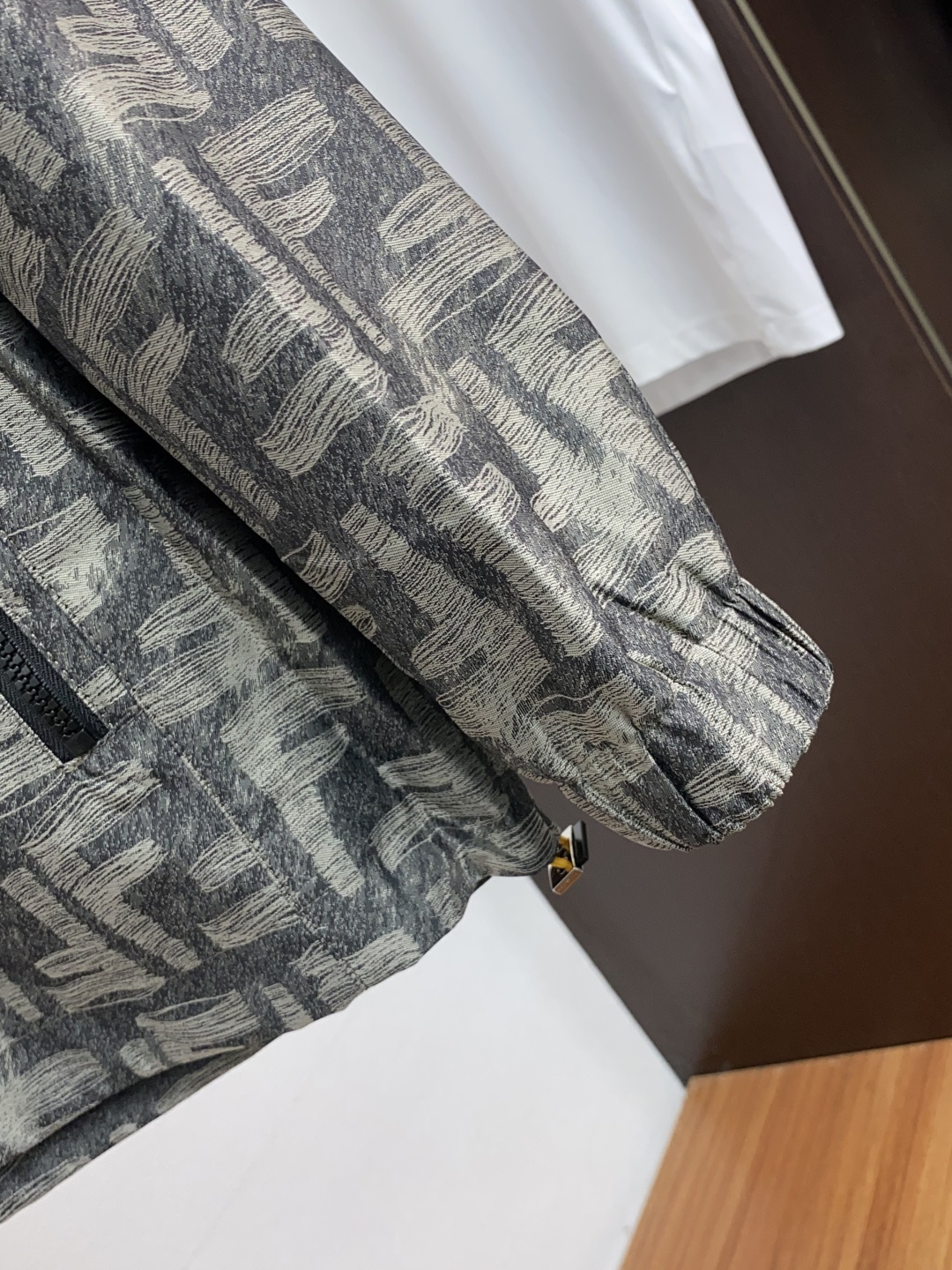 芬迪 25ss最新品 夹克外套，设计帅气有型！百搭必备单品，时尚潮牌， 轻松营造酷帅氛围感 ，高级感满满