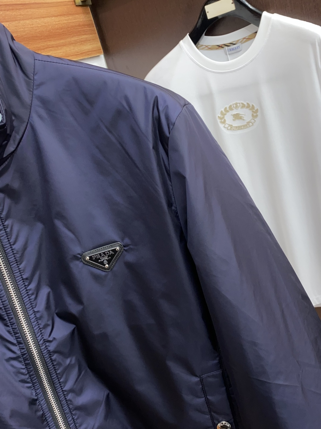  普拉达 25ss最新品 夹克外套，设计帅气有型！百搭必备单品，时尚潮牌， 轻松营造酷帅氛围感 ，高级感