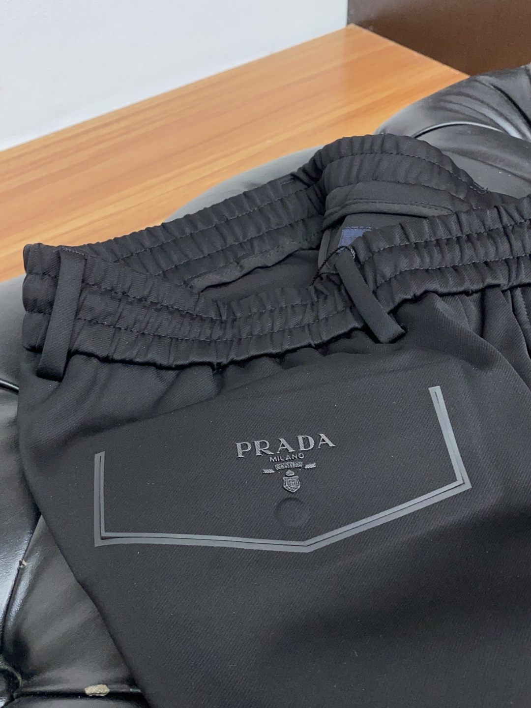 普拉达 2025 松紧阔腿裤 （32码脚口22CM) 定制 高弹力莫赛尔砂洗面膜裤面料 版型阔腿，上身舒