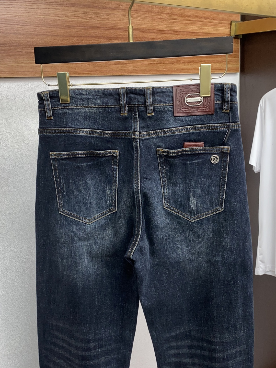  DG 25年新款修身时尚牛仔裤 精梳棉蓝色牛仔面料  设计亮点：五金色使用超A级电镀金属色：古金色A级