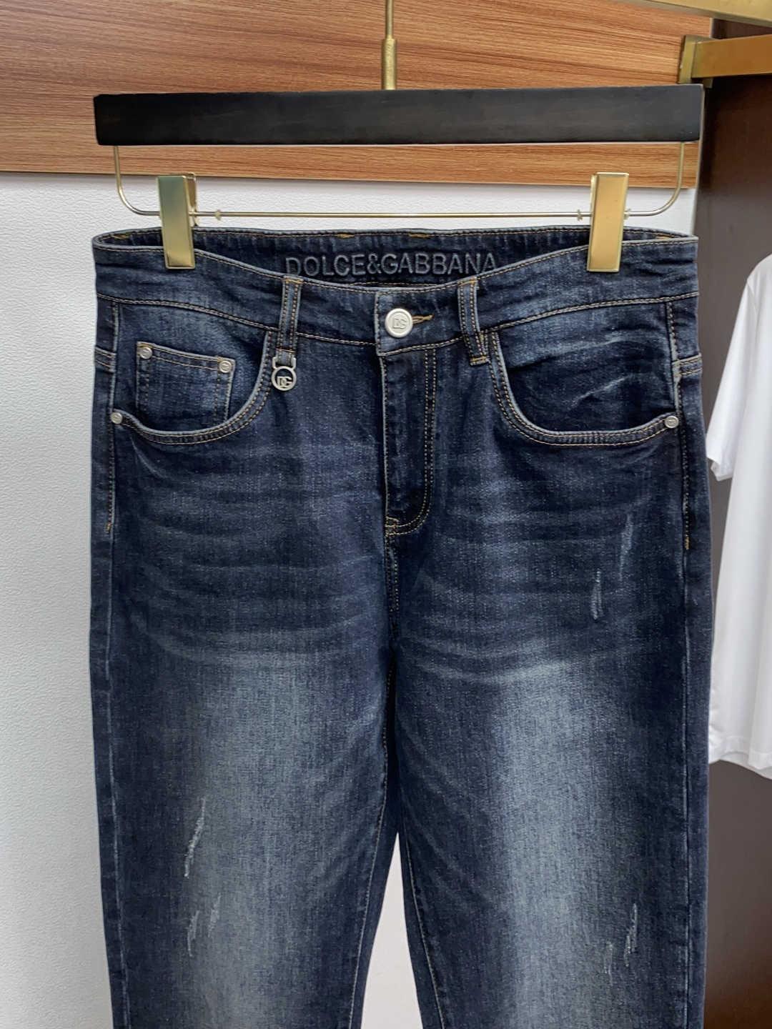  DG 25年新款修身时尚牛仔裤 精梳棉蓝色牛仔面料  设计亮点：五金色使用超A级电镀金属色：古金色A级