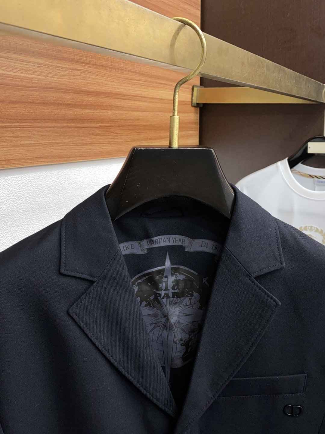  迪奥 2025新品男士西服 
高端商务男装西装外套 新视角西服外套,休闲商务的魅力徽标.经典版型裁剪,