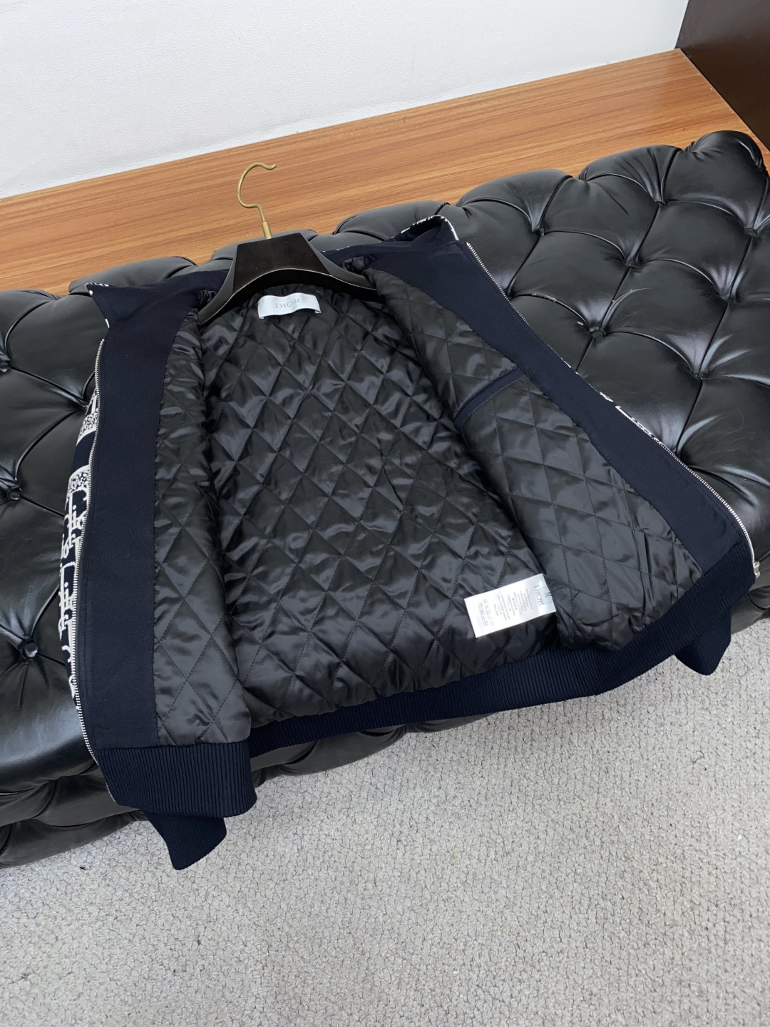 迪奥 25ss最新品 针织夹克外套，设计帅气有型！百搭必备单品，时尚潮牌， 轻松营造酷帅氛围感 ，高级感