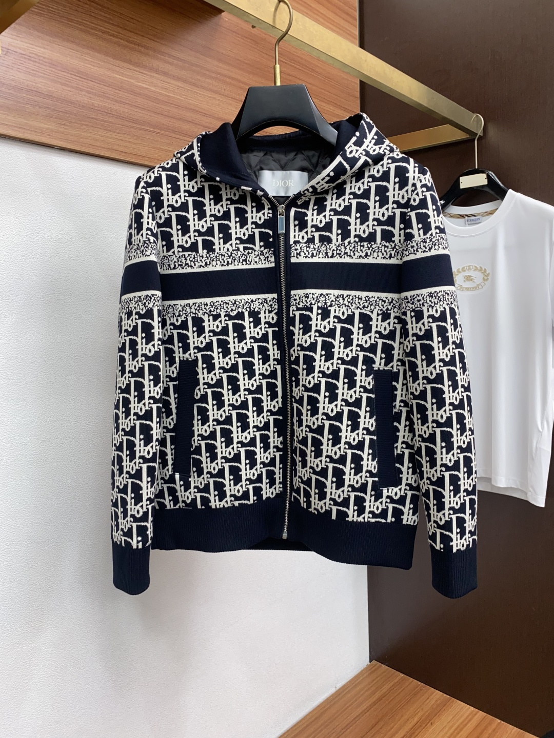 迪奥 25ss最新品 针织夹克外套，设计帅气有型！百搭必备单品，时尚潮牌， 轻松营造酷帅氛围感 ，高级感