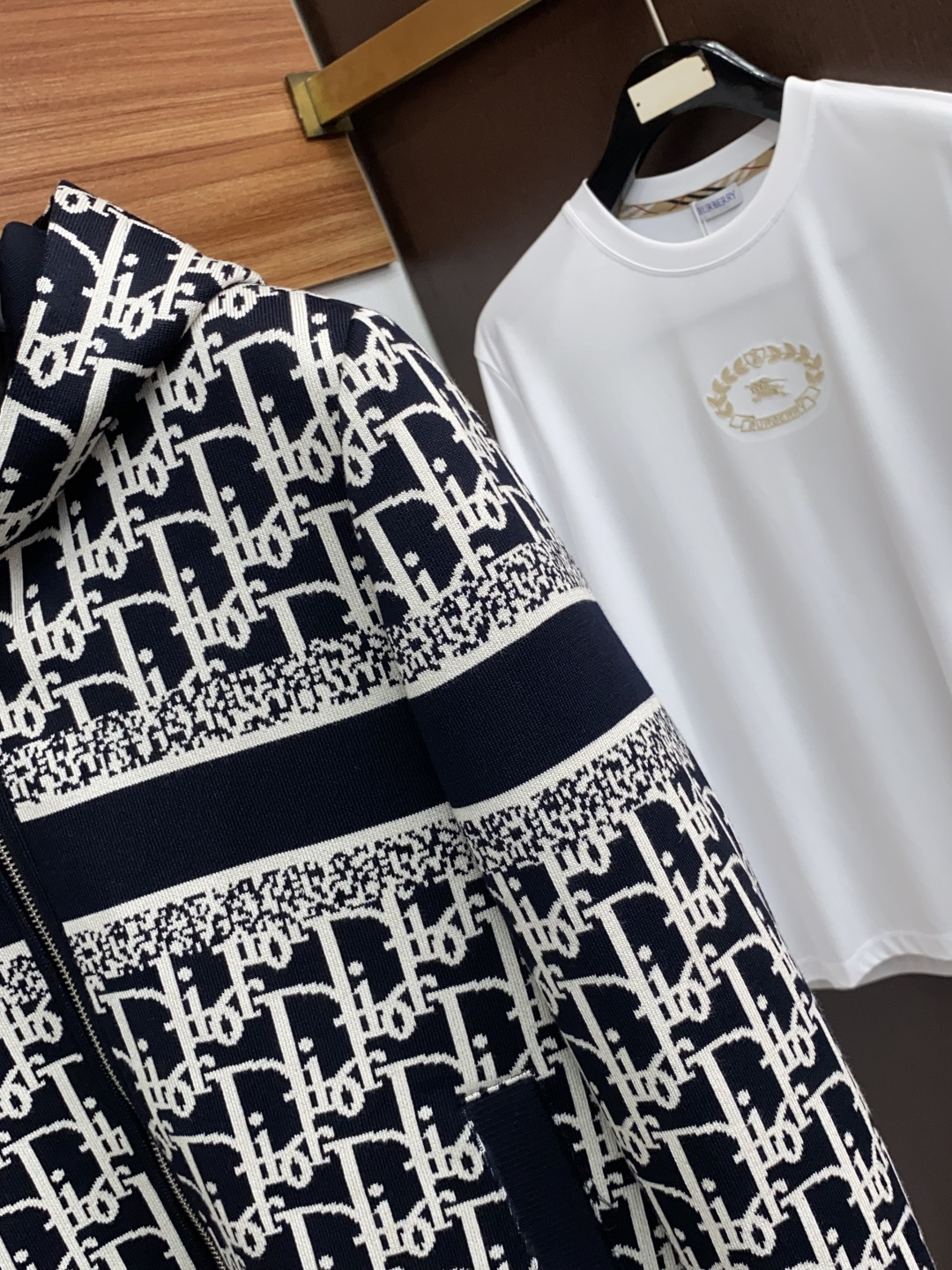 迪奥 25ss最新品 针织夹克外套，设计帅气有型！百搭必备单品，时尚潮牌， 轻松营造酷帅氛围感 ，高级感