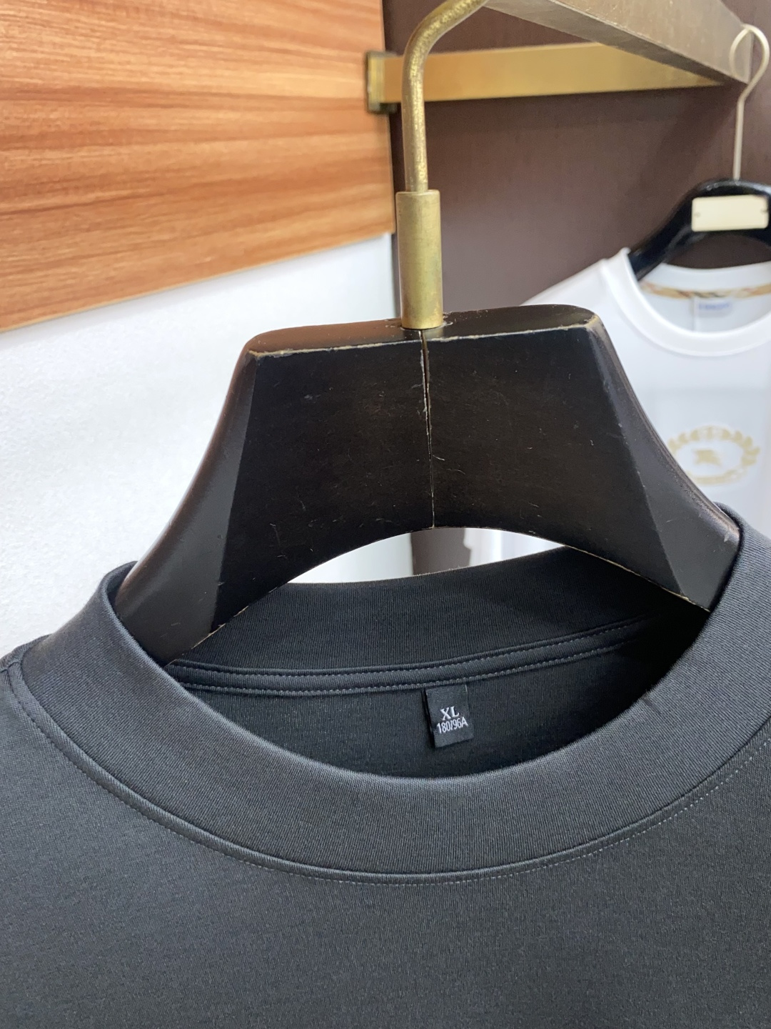 普拉达 2025秋冬专柜新款 时尚休闲打底衫长袖T恤，精选进口高密度丝光棉 进口定制针织面面料，精致原版