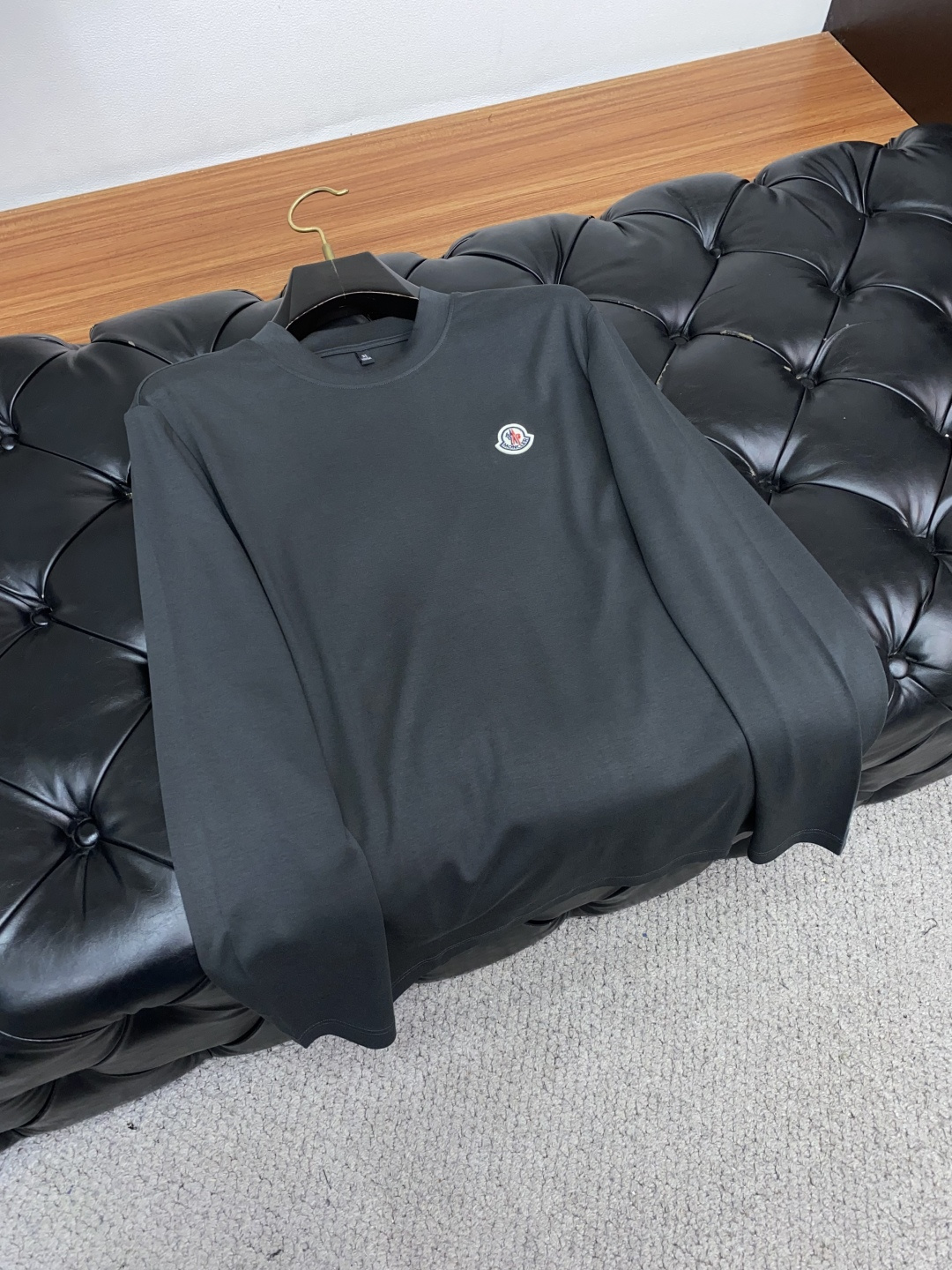 普拉达 2025秋冬专柜新款 时尚休闲打底衫长袖T恤，精选进口高密度丝光棉 进口定制针织面面料，精致原版