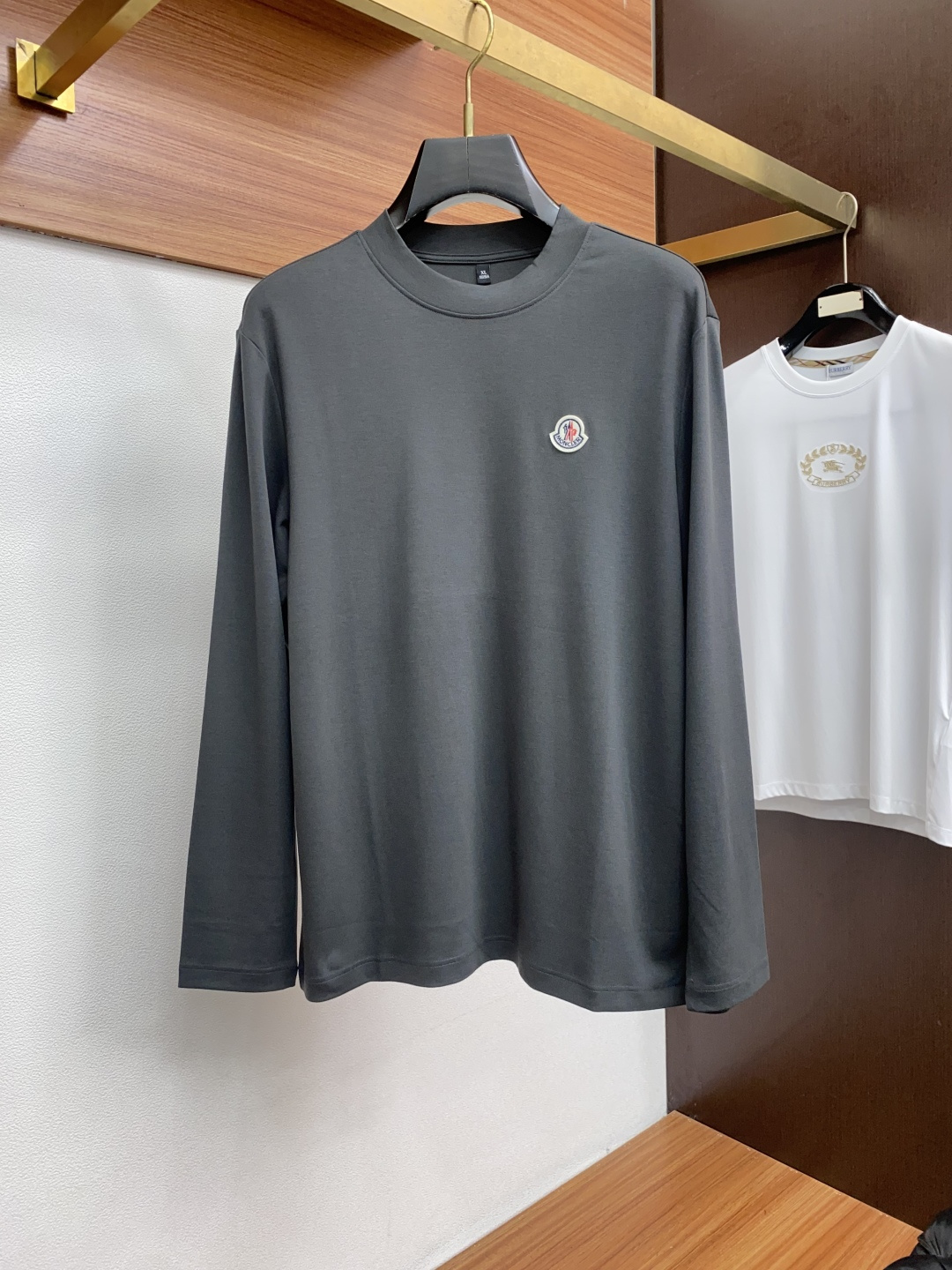 普拉达 2025秋冬专柜新款 时尚休闲打底衫长袖T恤，精选进口高密度丝光棉 进口定制针织面面料，精致原版