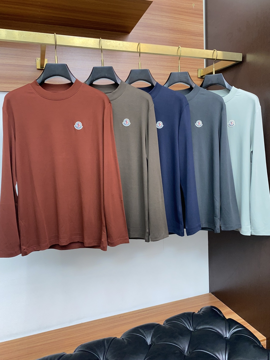 普拉达 2025秋冬专柜新款 时尚休闲打底衫长袖T恤，精选进口高密度丝光棉 进口定制针织面面料，精致原版