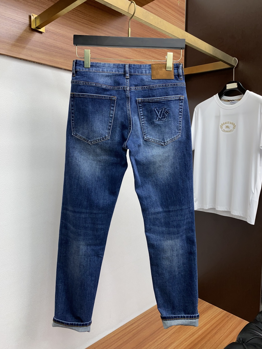  1v 路易威登 25ss秋冬 新款 男士小直筒原单 牛仔裤 秋冬新款超柔软，弹力面料，复杂的手工艺叠加