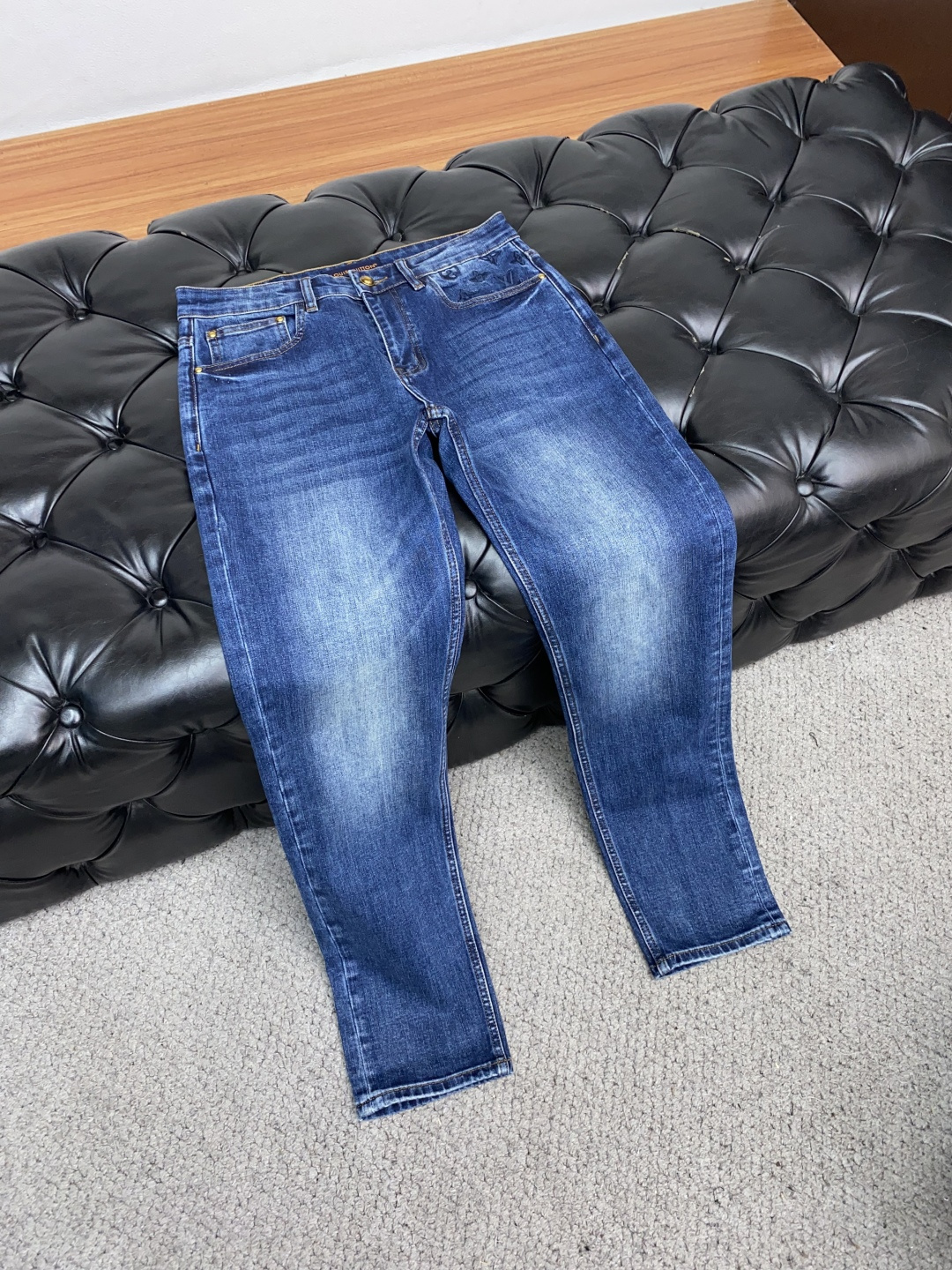  1v 路易威登 25ss秋冬 新款 男士小直筒原单 牛仔裤 秋冬新款超柔软，弹力面料，复杂的手工艺叠加