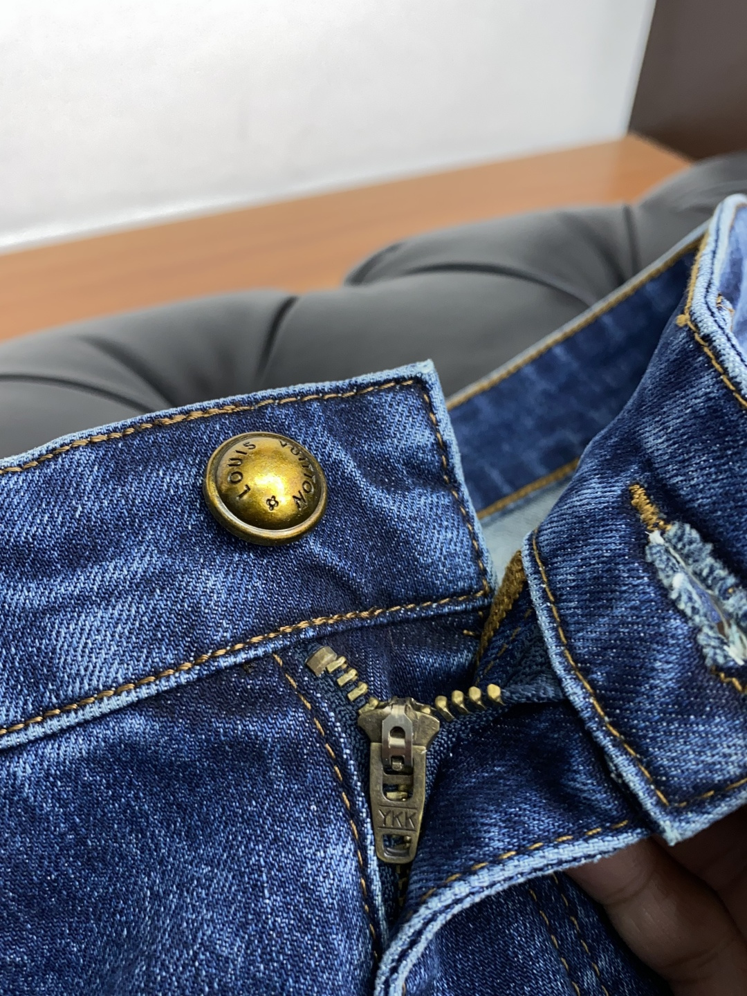  1v 路易威登 25ss秋冬 新款 男士小直筒原单 牛仔裤 秋冬新款超柔软，弹力面料，复杂的手工艺叠加