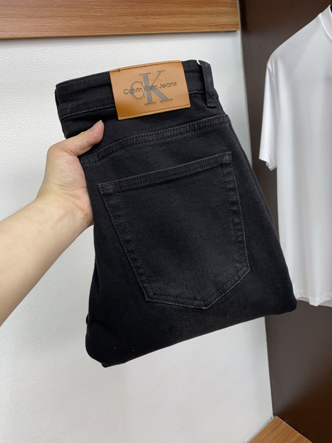 CK 25ss秋冬 新款 男士小直筒原单 牛仔裤 秋冬新款超柔软，弹力面料，复杂的手工艺叠加，任何一个洗