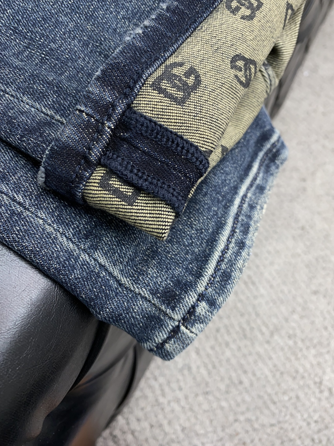 DG 25ss秋冬 新款 男士小直筒原单 牛仔裤 秋冬新款超柔软，弹力面料，复杂的手工艺叠加，任何一个洗