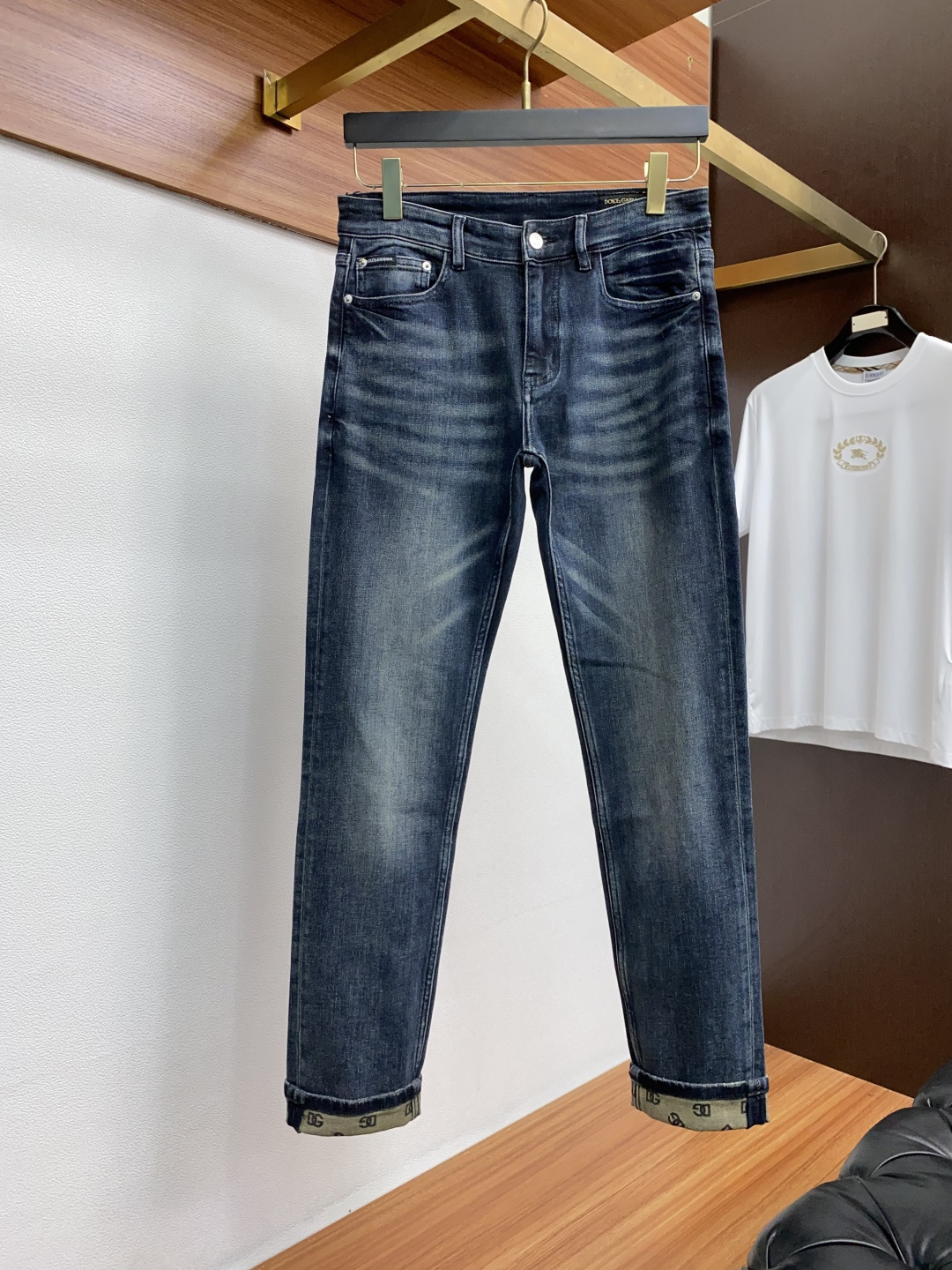 DG 25ss秋冬 新款 男士小直筒原单 牛仔裤 秋冬新款超柔软，弹力面料，复杂的手工艺叠加，任何一个洗
