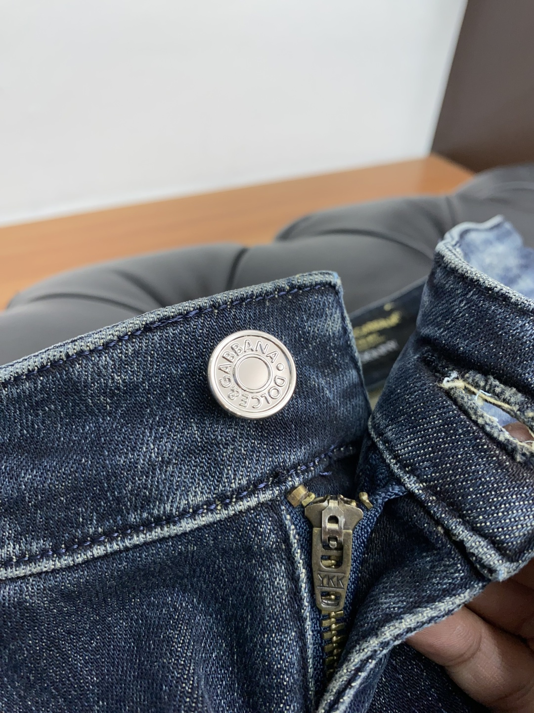 DG 25ss秋冬 新款 男士小直筒原单 牛仔裤 秋冬新款超柔软，弹力面料，复杂的手工艺叠加，任何一个洗