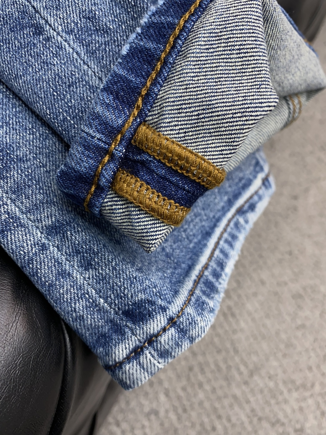  TF 25ss秋冬 新款 男士小直筒原单 牛仔裤 秋冬新款超柔软，弹力面料，复杂的手工艺叠加，任何一个