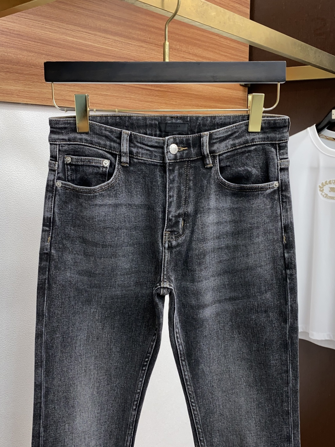 普拉达 25ss秋冬 新款 男士小直筒原单 牛仔裤 秋冬新款超柔软，弹力面料，复杂的手工艺叠加，任何一个