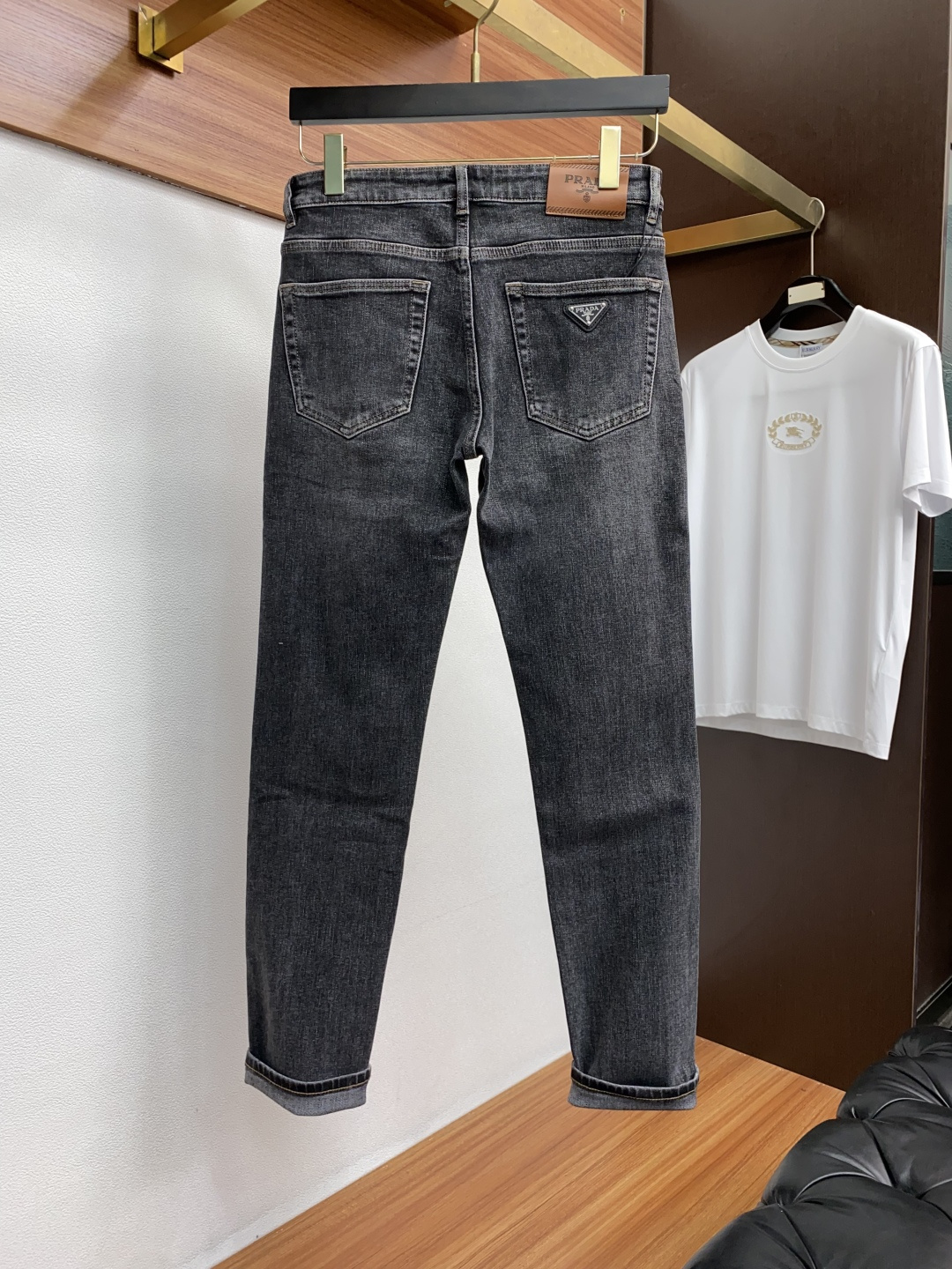 普拉达 25ss秋冬 新款 男士小直筒原单 牛仔裤 秋冬新款超柔软，弹力面料，复杂的手工艺叠加，任何一个