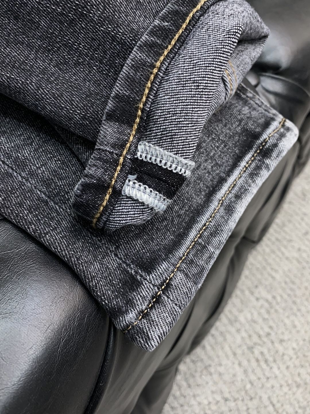 普拉达 25ss秋冬 新款 男士小直筒原单 牛仔裤 秋冬新款超柔软，弹力面料，复杂的手工艺叠加，任何一个