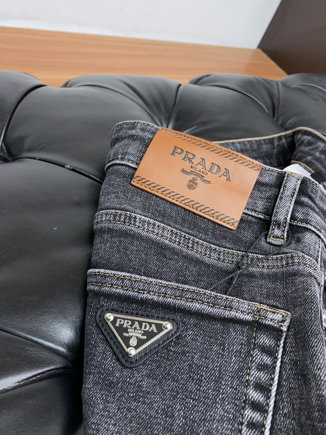 普拉达 25ss秋冬 新款 男士小直筒原单 牛仔裤 秋冬新款超柔软，弹力面料，复杂的手工艺叠加，任何一个