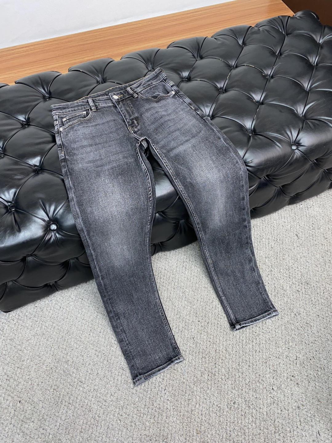 普拉达 25ss秋冬 新款 男士小直筒原单 牛仔裤 秋冬新款超柔软，弹力面料，复杂的手工艺叠加，任何一个